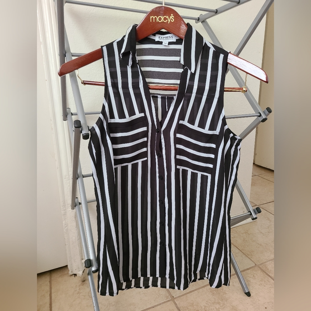 Express Portofino Sleeveless V Neck Shirt - Size Small
